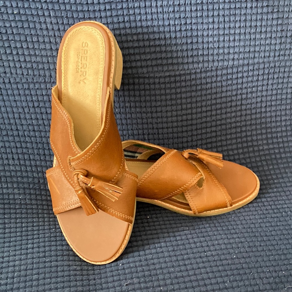 NWOT! Sperry tassel sandals. Super cute!